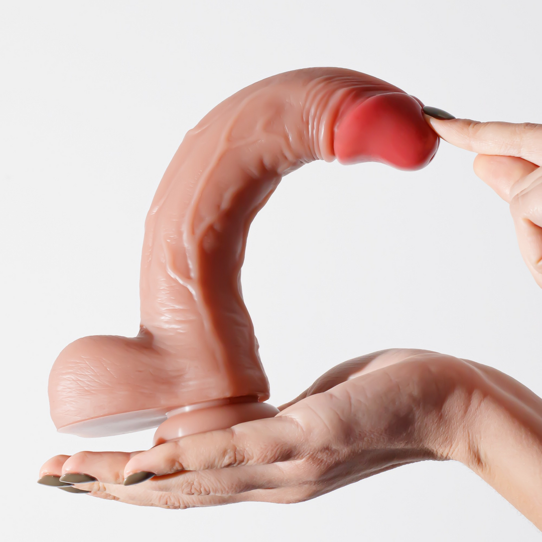 Inviktus - Vloeibare Silicoon Dildo - 9 / 23 cm - Vleeskleur