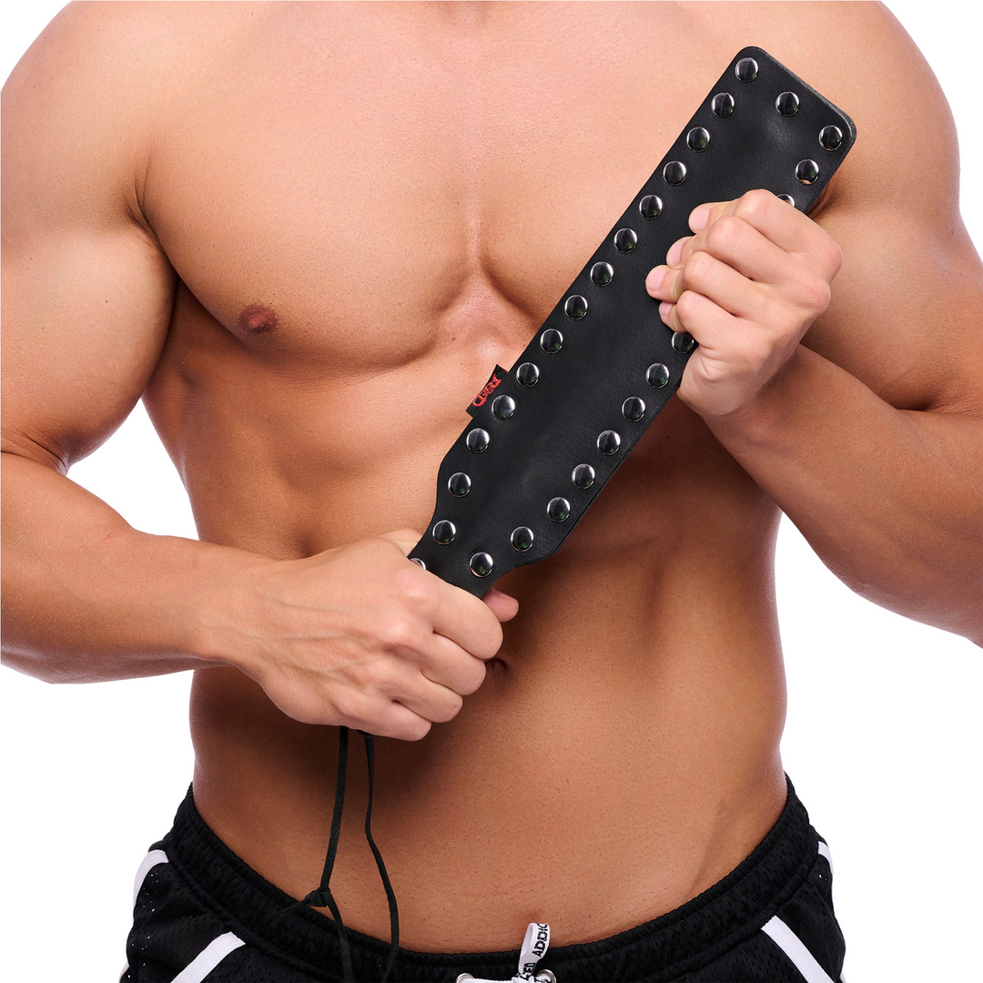 Leren Peddel met 37 Metalen Nieten - 38 cm - Zwart